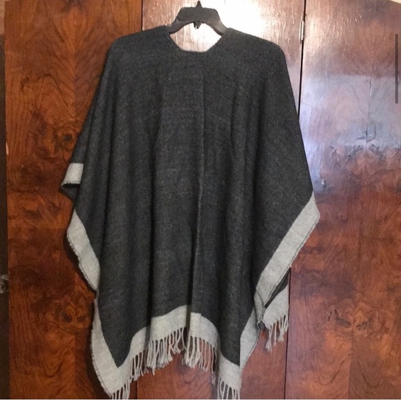 Fraas Ruana Poncho - Picture 4 of 5